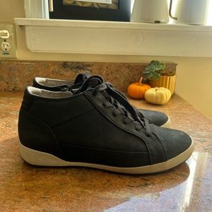Black dansko sneakers. Super comfy. Very lightly used. Size 40.